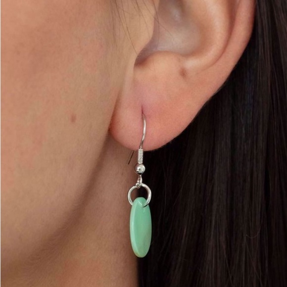 Tidal Tease - Green Necklace - Picture 3 of 3